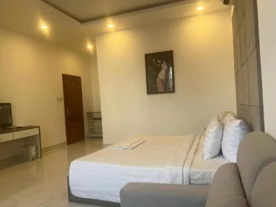 White Diamond Airport Hotel – Photos 13